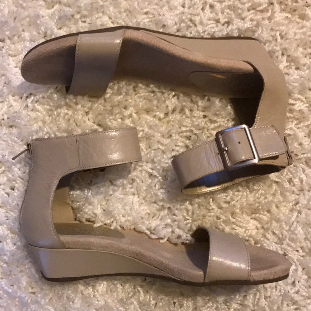 Aerosoles nude wedge sandals - Size 6